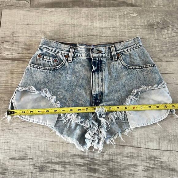 Levi’s Women’s 550 High Rise Cutoffs Shorts Size: 10 Color: Blue Acid Wash - Picture 7 of 9